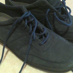 EASY SPIRIT BLUE SUEDE TIE UPS WOMENS SHOES-SIZE 6